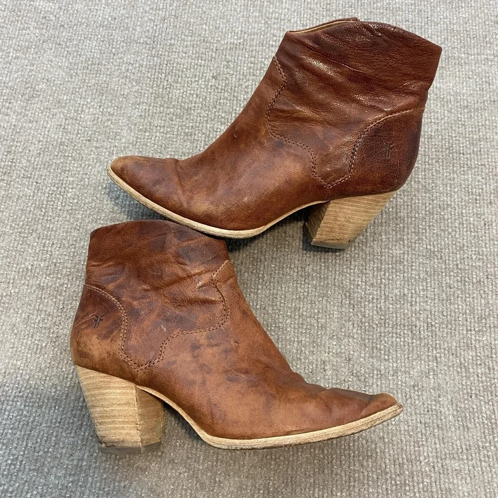 Frye Booties Womens Size 7 Brown Leather Ankle Zip Block Heel 3478342-COG